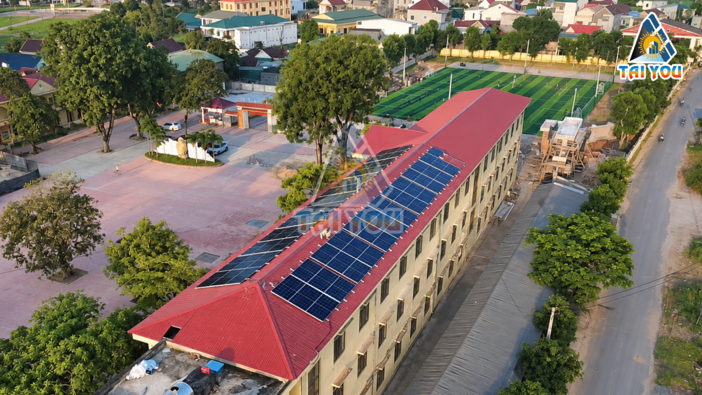 Mô hình điện năng lượng mặt trời áp mái 49,6 kWp tại Trường THPT Tân Kỳ
