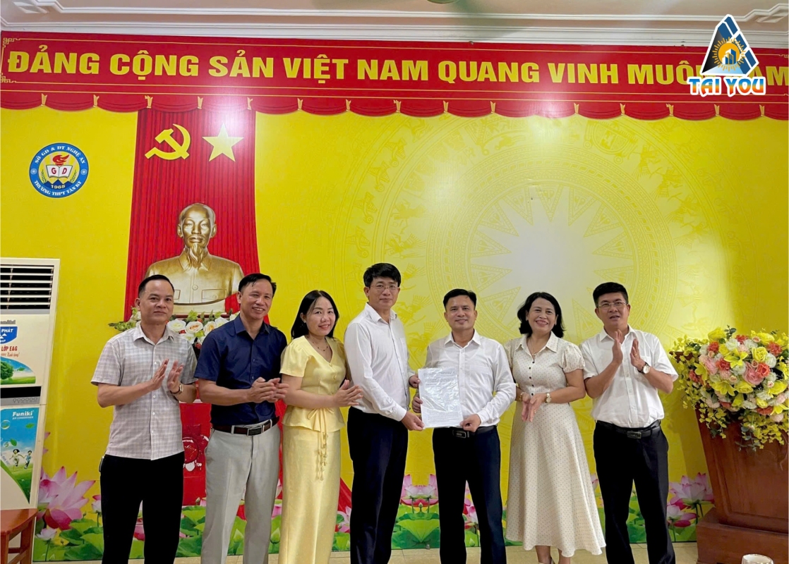 Bàn giao mô hình điện năng lượng mặt trời áp mái Trường THPT Tân Kỳ